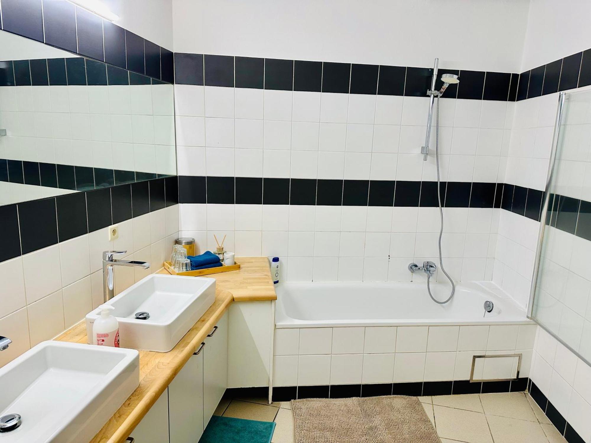 Down Town Oasis-Spacious Loft With Private Parking Bruxelles Eksteriør billede